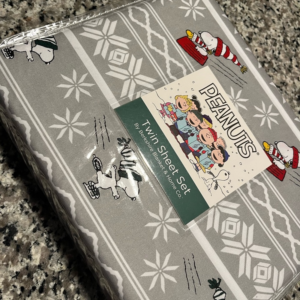 ⭐️ Berkshire x peanuts gray snoopy winter Christmas sheets, twin sheet set